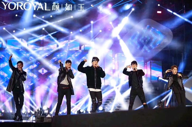 这是我们第一次在中国工作. 我们很高兴能和中国巨星同台亮相. 谢谢你给我们一个机会. 我们是泰国人. 我们会说一点点中文. 如果我们有什么做的不好的, 请见谅. 谢谢.jpg